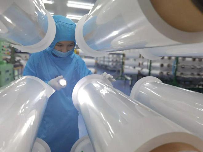 江西高安 新材料產(chǎn)業(yè)異軍突起，集成電路芯片設(shè)計(jì)及服務(wù)蓬勃發(fā)展